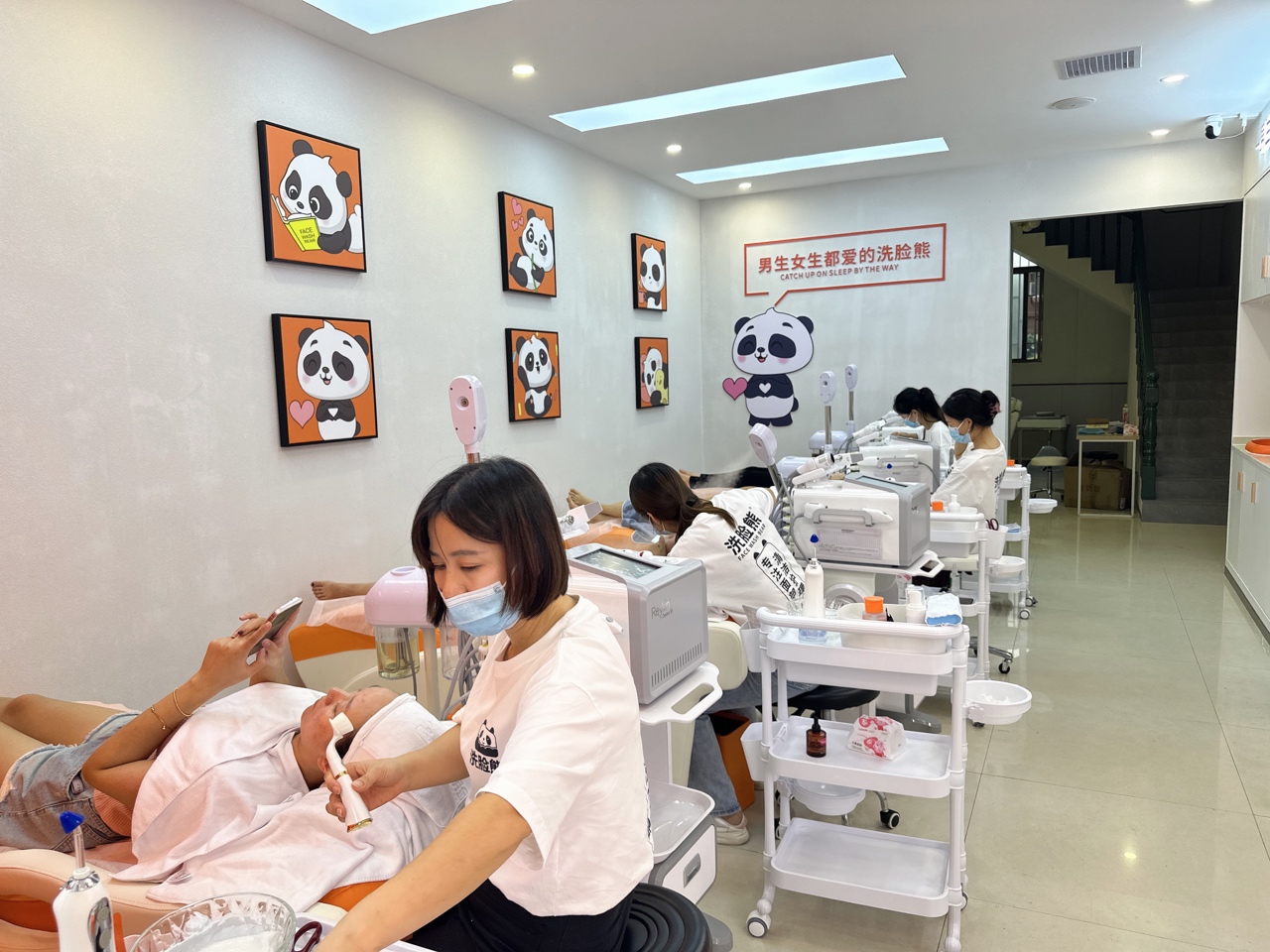 洗脸熊携手分众传媒九城联动霸屏电梯广告抢占万亿生活美容市场(图1)