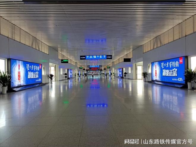 2024年临淄北站广告临淄北站进出站通道口灯箱广告季度年度价格(图1)