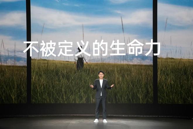 OPPOReno12系列登场：小直屏设计与AI影像颠覆传统(图2)