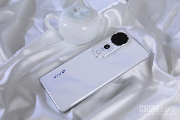 vivoS19Pro：东方美学设计与全焦段人像的集大成者(图2)