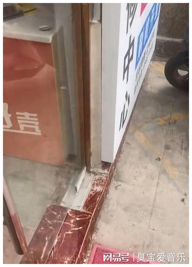执法人员要求商家整改广告牌却被怼吃得太饱了评论区一边倒!(图14)