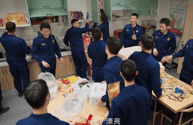 论植入谁有《玫瑰的故事》这么肆无忌惮？遍地广告却没人反感(图16)