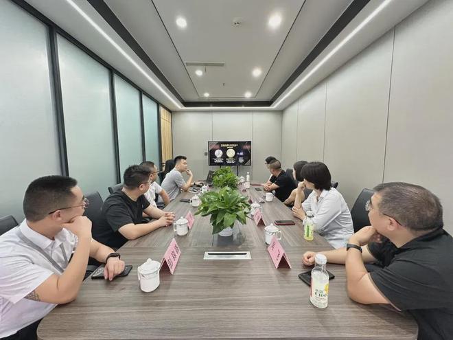 成都深呼吸副总经理曾小刚率队到访裕景盛世传媒(图2)