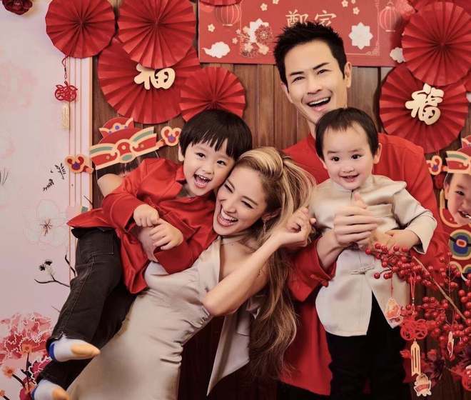 四胎女儿梦破灭！郑嘉颖妻子封肚不再生直言三个儿子已足够(图10)