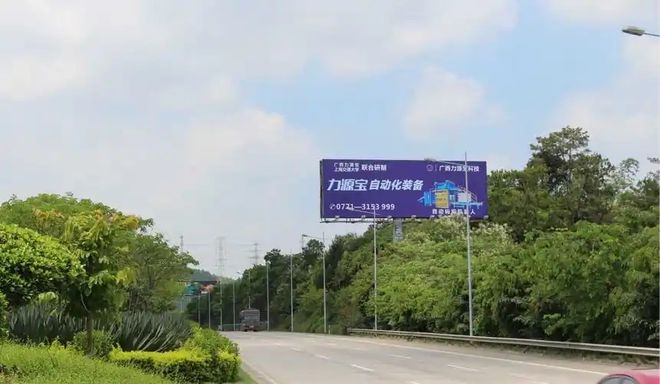 高速广告画面设计指南：简洁明了的艺术(图2)