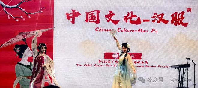 广交会上的暨大广告系留学生：双语向观众介绍醒狮等非遗文化(图2)