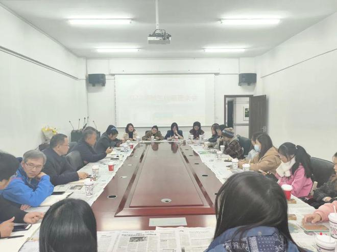 师生代表座谈会新闻与传播学院召开2024级学习指导日暨院领导接待日(图4)