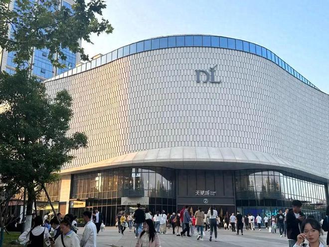 胖东来为何遭遇众多企业与媒体的攻击？到底是在图什么(图1)