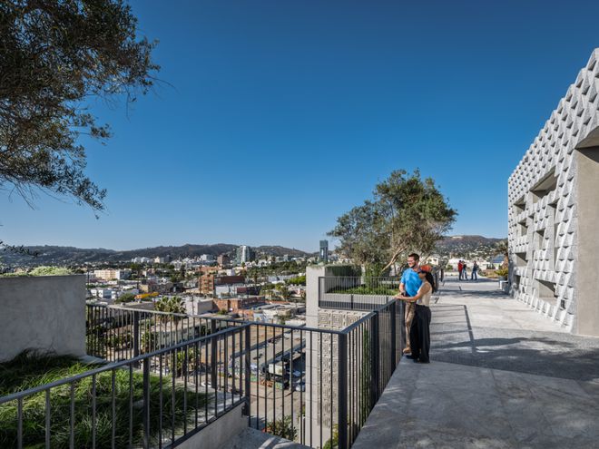 公墓居然这样设计？从水平到垂直殡葬业有了新突破(图8)