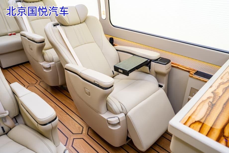 山西太原丰田考斯特10座带卫生间大型商务车落地多少钱(图9)