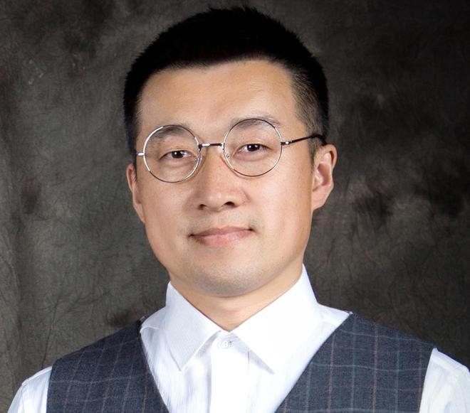 大连知名平面设计师于明龙：深耕行业二十余载案例实力双优(图1)