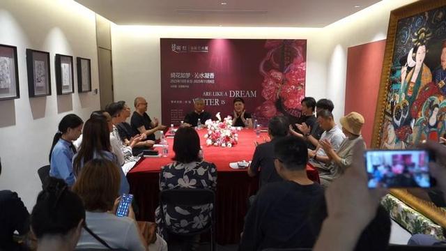 魏沁个展“曼丽红——绮花如梦•沁水凝香”开幕山对面·后湖美术馆首亮相(图3)