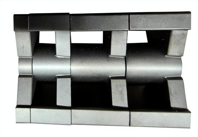 液冷散热时代：AI服务器如何重构磁元件设计(图3)