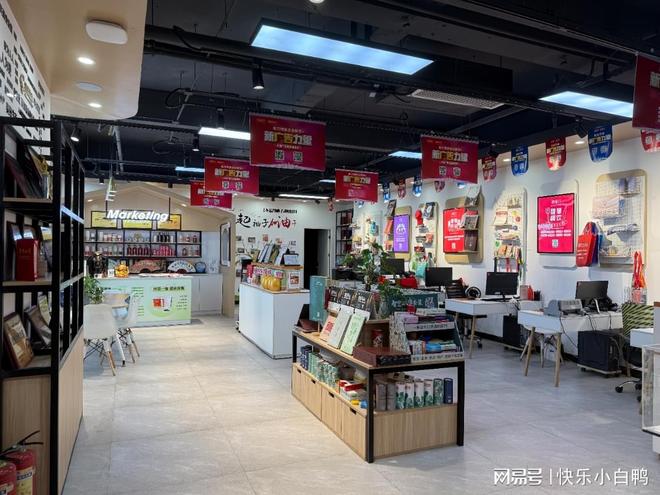 如何判断和选择一家好的广告牌设计制作公司？(图2)