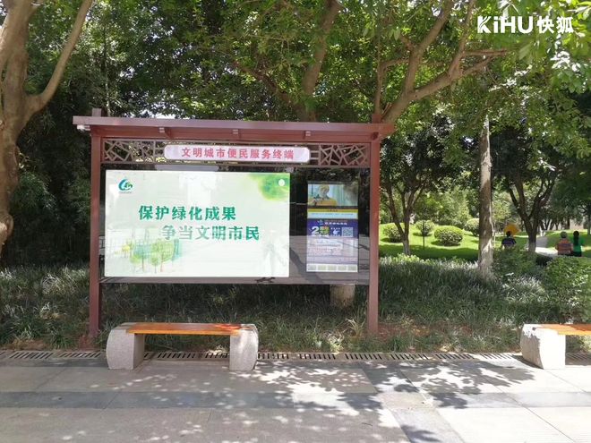 KIHU快狐｜98寸室外广告机高亮度玩具店宣传亲子互动(图3)