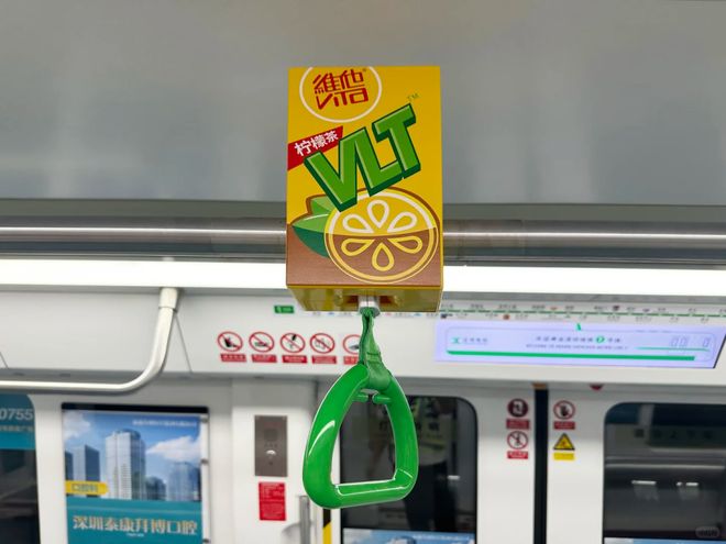 真醉了！“北京二锅头”地铁广告出圈了。网友：谁输液吊着二锅头！(图6)