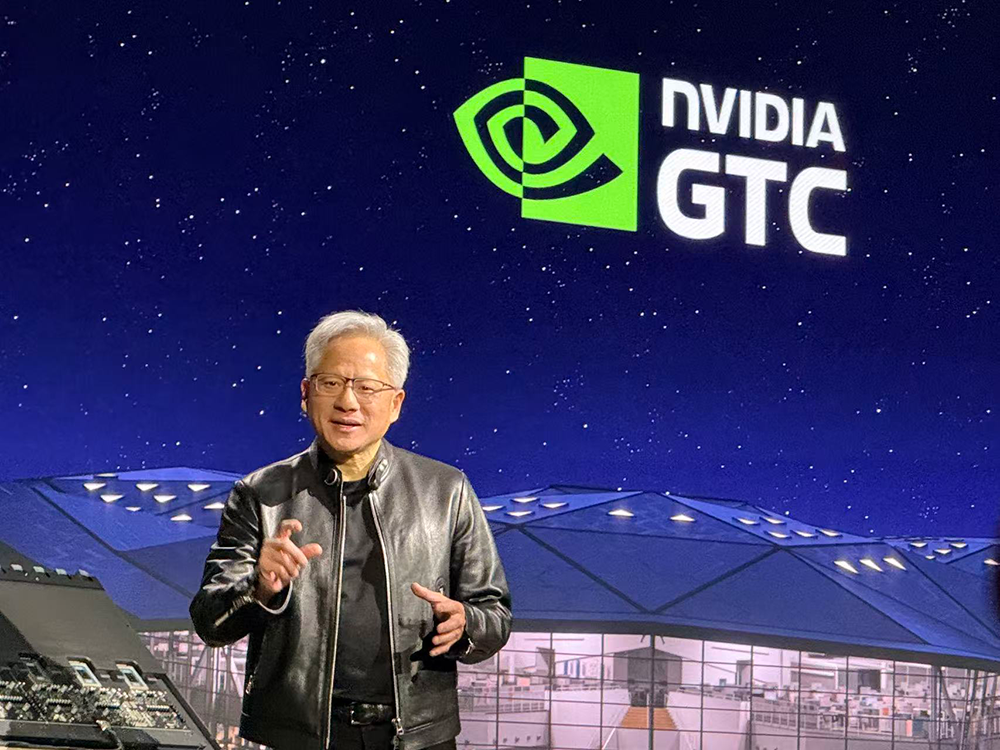 黄仁勋105分钟对话实录：万亿美元这么赚！谈中国、H200、养虾、Groq炮轰DLSS5批评者(图1)