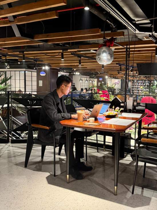 告别“格子间”这届年轻人在数字世界里重新定义“何以为业”(图1)